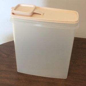 Tupperware container